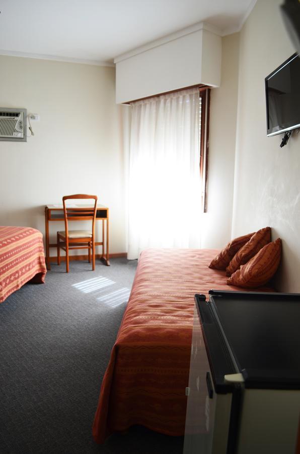 Hotel Huemul General Roca Buitenkant foto