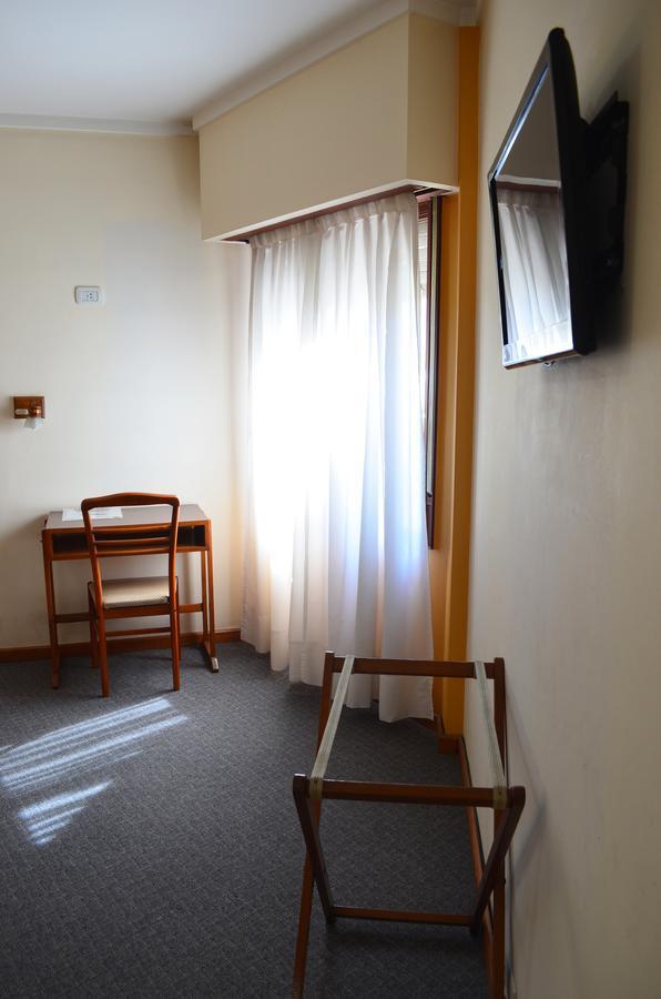 Hotel Huemul General Roca Buitenkant foto