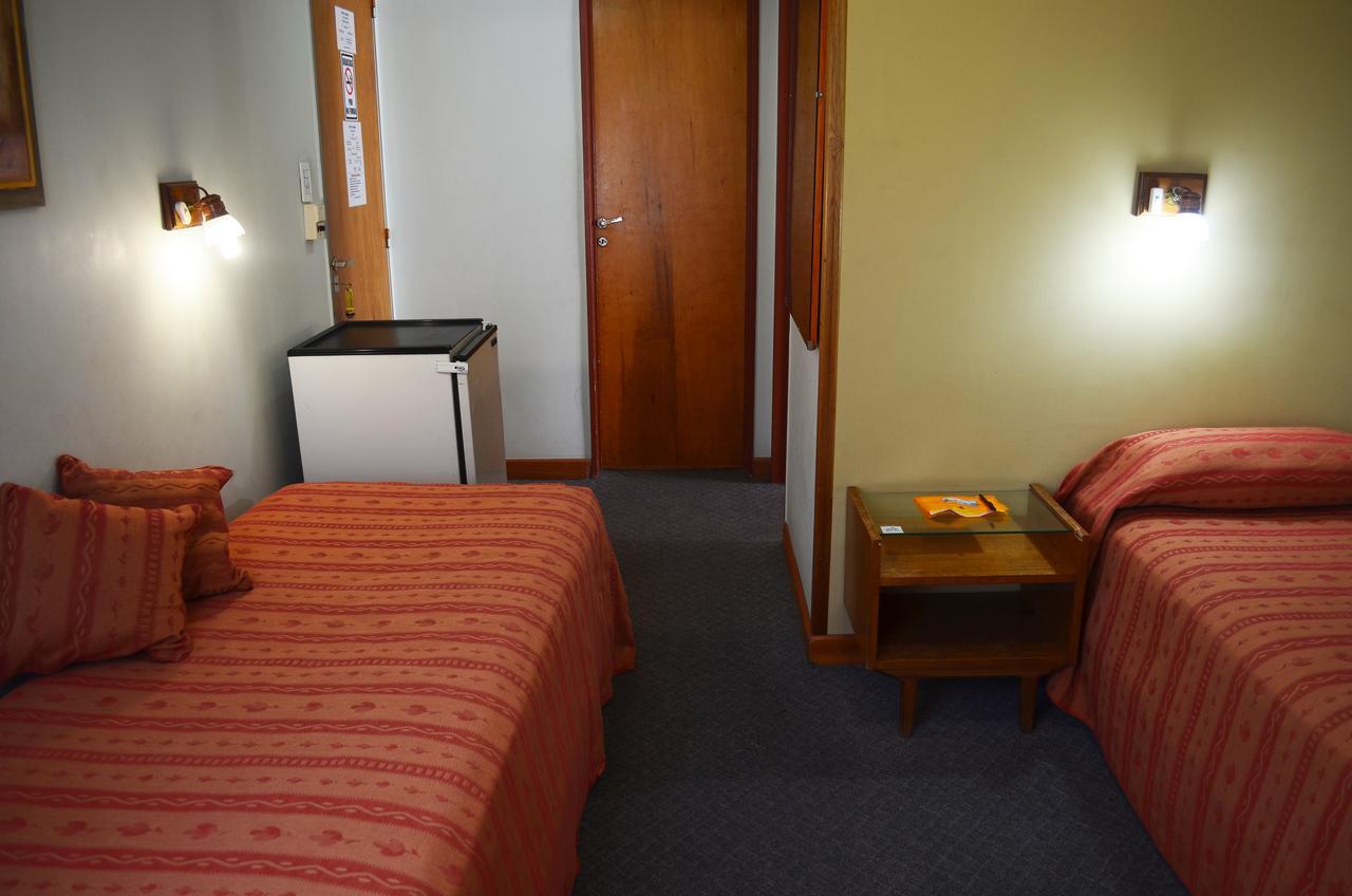 Hotel Huemul General Roca Buitenkant foto
